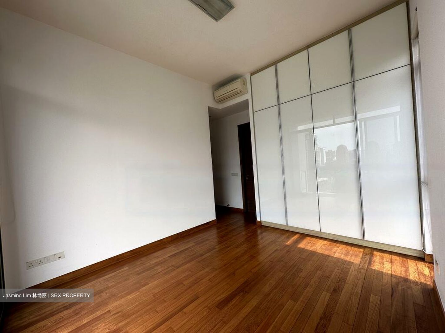 Latitude (D10), Condominium #450554391